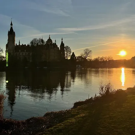 Ruhige Zentrale 2 Mit Balkon In