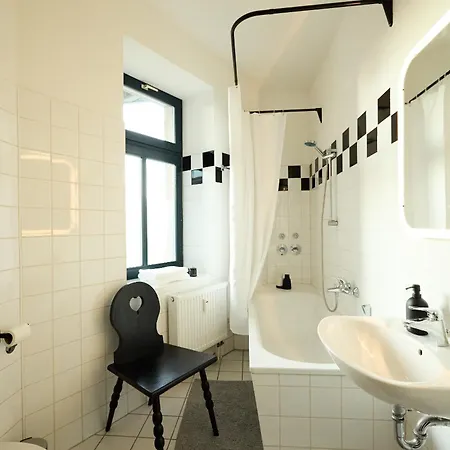 Daire Ruhige Zentrale 2 Mit Balkon In Schwerin (Mecklenburg-Vorpommern)