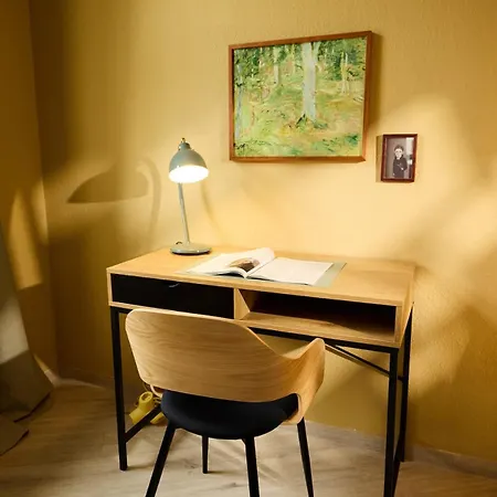 Ruhige Zentrale 2 Mit Balkon In